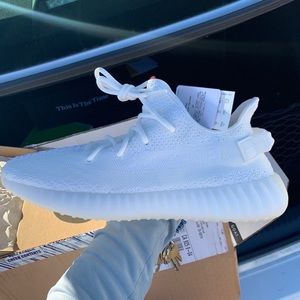 Men’s Yeezy 350 Boost! 10.5 BRAND NEW !!
